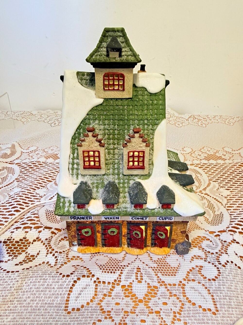Dept 56 North Pole Series Reindeer Barn Lighted Porcelain House 1990 Boxed